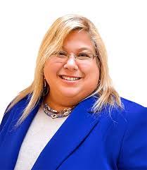 Lori Perri's Instagram, Twitter & Facebook