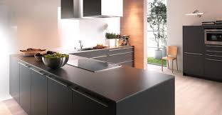 White kitchen cabinet black granite countertop island. Cocina Oscura Kitchen Inspirations Kitchen Design Black Kitchens