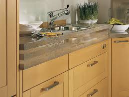 Si los muebles de tu cocina son claros y luminosos, podrás incluir un comedor de madera oscura de estilo en caso contrario, la cocina podría resultar sombría y recargada. Tipos De Madera Para Cocinas De Madera La Cocina De Madera De Atlascocinas