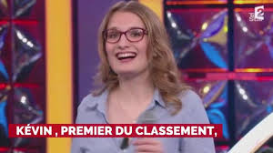 L'animateur est une nouvelle fois tombé sous le charme d'une participante. Photos N Oubliez Pas Les Paroles Qui Sont Les 16 Candidats Du Tournoi Des Maestros Video Dailymotion