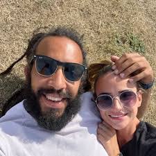 Darren Holley's Instagram, Twitter & Facebook