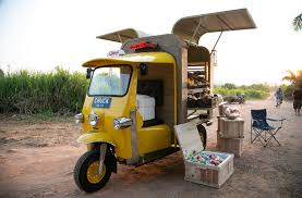 Watch moundir & les apprentis aventuriers tv series episodes online. Moundir Et Les Apprentis Aventuriers Serie Feuilleton 2 Saisons Et 79 Episodes Tele Star