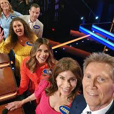 Before the 'Golden Bachelor' divorce there was 'Celebrity Family Feud':  What happened? (Full information 👇 💬 )