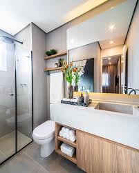 Bathroom Banheiro Cinza Com Detalhes Em Madeira E Metais Pretos Na Bancada Em Limeston Prateleiras Para Banheiro Banheiros Modernos