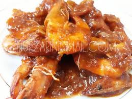 Masukkan lada sulah, sos tiram, bawang merah dan udang. Resepi Sedap Sambal Tumis Udang