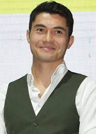 Henry ewan golding is a malaysian actor, model, and television host. Henry Golding Schauspieler Grosse Gewicht Alter Korperstatistik