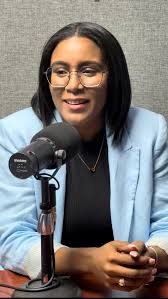 Director Regional, Julio César Tejeda Pineda, entrega certificado de  reconocimiento emitido por el Ministro de Educación Ángel Hernández, al  Centro Educativo Ronda del Saber por haber cumplido con lo establecido en la