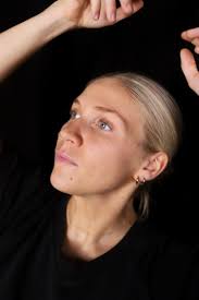 Tanssin välitiloissa