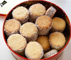 Try making these easy, buttery shortbread biscuits for an afternoon activity with the kids. Alfajores De Maicena Dulce De Leche Cornstarch Shortbread Cookies The Spice Chica