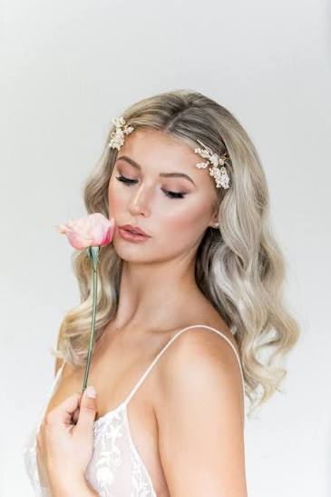 10 Marvellous Middle Parting Bridal Hairstyles for 2025 | Make Me Bridal