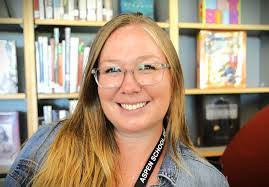 Hollis Magee's Instagram, Twitter & Facebook