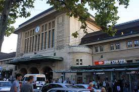 La première gare de lausanne sera étendue une première fois vers 1863 (à l'occasion de l'ouverture du tronçon lausanneberne), puis en 1876 et en 1879. Lausanne Railway Station Wikipedia