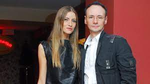 Iulia albu o atacă pe andreea marin: Mihai Albu AcuzaÅ£ii Dure La Adresa Iuliei Albu ReacÅ£ia Criticului De ModÄƒ Copilul Meu Nu Este O JucÄƒrie