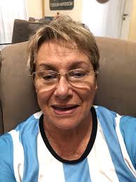 Un recorrido por los barrios y santuarios de Nápoles, la ciudad que sigue  llorando el adiós a su padre