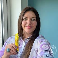 Swipe to see our incredible Absoluters showing off their glow✨ We adore  celebrating them, and we love nothing more than seeing the support they  have for one another in our #Absoluter Facebook