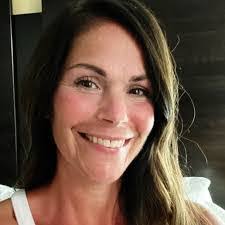 Nora Lynn's Instagram, Twitter & Facebook