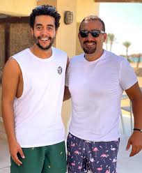 عاد الفنان رامي مالك الممثل الأمريكي ذو الأصول المصرية، لتصدر التريند على محرك البحث جوجل بعد إعلان محمد صلاح نجم فريق ليفربول الإنجليزي اختيار رامي مالك، لتجسيد قصة حياته في حال تحولت إلى فيلم سينمائي. Ø£Ø¨ÙŠØ¶ Ø£Ø¨ÙŠØ¶ Ø£Ø­Ù…Ø¯ Ø§Ù„Ø³Ù‚Ø§ ÙˆØ®Ø§Ù„Ø¯ Ø£Ù†ÙˆØ± ÙŠØ³ØªÙ…ØªØ¹Ø§Ù† Ø¨Ø£Ø¬Ø§Ø²Ø© Ø§Ù„ØµÙŠÙ ØµÙˆØ±Ø© Ø§Ù„ÙŠÙˆÙ… Ø§Ù„Ø³Ø§Ø¨Ø¹