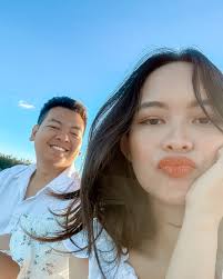 My tip for taking good beach pics is to wake up early in the morning and go  to the beach before everyone else! Here we went to the beach before 6 AM.