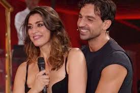 Dopo l'intervento in videocollegamento di raimondo todaro ad amici, si è tornati a parlare della loro rottura. Raimondo Todaro Chi E Eta Altezza Ex Francesca Tocca Figli Vita Privata Elisa Isoardi Vero Nome Biografia E Carriera