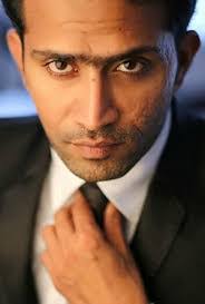 Sunny Wayne's Instagram, Twitter & Facebook