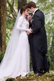 Wer als deutscher twilight fan ein hochzeitskleid wie bella haben möchte, muss. Kristen Stewart Long Sleeves Wedding Dress In Twilight Thecelebritydresses