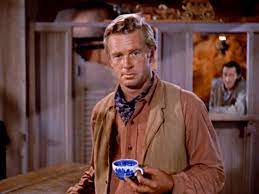 O pistoleiro rick martin (sterling hayden) retorna para sua cidade natal para saber o que aconteceu com sua mãe e informar de. In Praise Of Sterling Hayden Cinema S Nicest Tough Guy Little White Lies