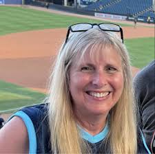 Somebody needs to please fix the parking situation in the general parking  lot toward the back. We sat for an hour before we even moved and people  were getting blocked in. We