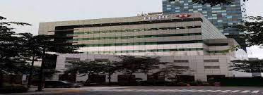 Enjoy a range of products and services with hsbc personal and online banking, such as loans, mortgages, savings, investments and credit cards. Hsbc Indonesia Customer Service Number Head Office Address Customerservicedirectory
