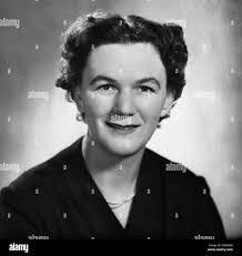 Elaine Barry's Instagram, Twitter & Facebook