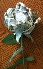 The colors in the bouquet are generally coordinated with the color of this centerpiece, either to compliment that color or bring out contrast between the different colors of your blooms. How To Make A Money Rose Feltmagnet