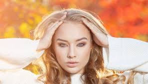 In autunno la caduta dei capelli si intensifica: Autunno Sos Caduta Capelli Cose Da Fare E Cose Da Evitare