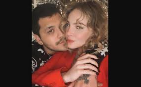 25) with his debut chart hit, adios amor, thanks to lifts across airplay, digital sales and streams. Eating Insects Belinda And Christian Nodal S Christmas Ruetir