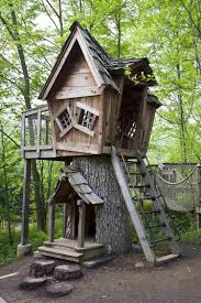 Cabane Dans Les Arbres Pour Enfants 85 Idees Magnifiques Pour Des Aventures Insolites Cabane Dans Les Arbres Cabane Exterieur Enfant Cabane Jardin