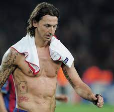 Zlatan ibrahimovic wore temporary tattoos to raise awareness of hunger. Fussball Tattoos Der Neue Korperkult Der Kicker Welt