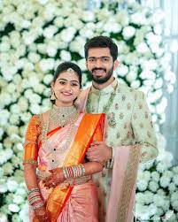 Stunning South Indian Couple Portraits That You Must Take Inspiration From Indian Wedding Photography Couples Indian Wedding Couple Photography Indian Wedding Photography Poses