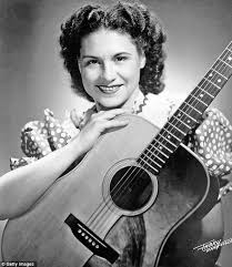 First Female Superstar Of Country Music Kitty Wells Dies At 92 Kitty Wells Country Music Country Singers