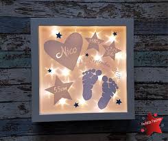 Weiteres Bilderrahmen Beleuchtet Geburt Fussabdrucke Lampe Ein Designerstuck Von Perfektepuschen Bei Dawanda Bilderrahmen Baby Ikea Bilderrahmen Baby Diy