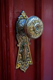 Poignee De Porte D Entree Combiner Bien Avec L Exterieur Poignee De Porte Portes Uniques Porte Vintage