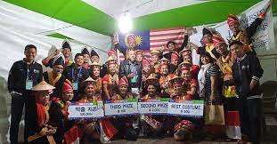 Tarian lansaran merupakan tarian yang amat terkenal dalam suku kaum murut. Tarian Suku Kaum Bidayuh Salako Harumkan Nama Malaysia Di Korea