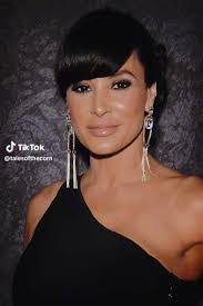 Anne Lindley's Instagram, Twitter & Facebook