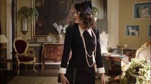 Another Great Outfit From Spanish Tv Serie El Tiempo Entre Costuras One Of Many Moda Anos 40 Tiempo Entre Costuras Fashion Tv