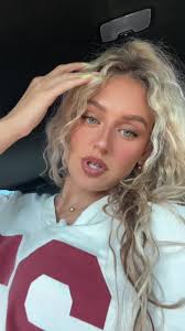 laurel (@laurel_walker)’s videos with awkward