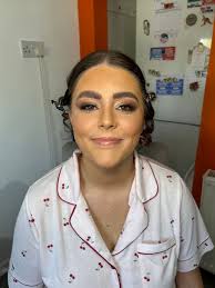 Looking for a makeup artist, look no further ✨ I'm a mobile makeup artist,  I make you all glam from the comfort of your home💄 Makeup by Laurie