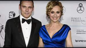 Caren miosga privat mit mann tobias grob, tochter, zwei kinder: Caren Miosga Privat Hier Wird Die Tagesthemen Sprecherin Ganz Schwach Youtube