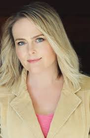 Lisa Poff's Instagram, Twitter & Facebook