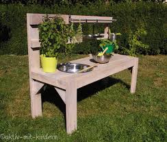 Diy Unsere Matschkuche Aktiv Mit Kindern Matschekuche Matsch Schlammkuche