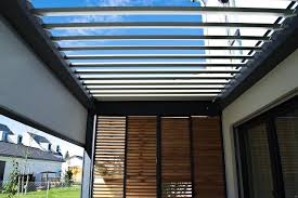 Terrassenuberdachung Mit Lamellen Sichtschutz Fur Ein Einfamilienhaus Olching Jalousien Huber Gmbh In 2020 Terrassenuberdachung Uberdachung Terrasse Uberdachungen