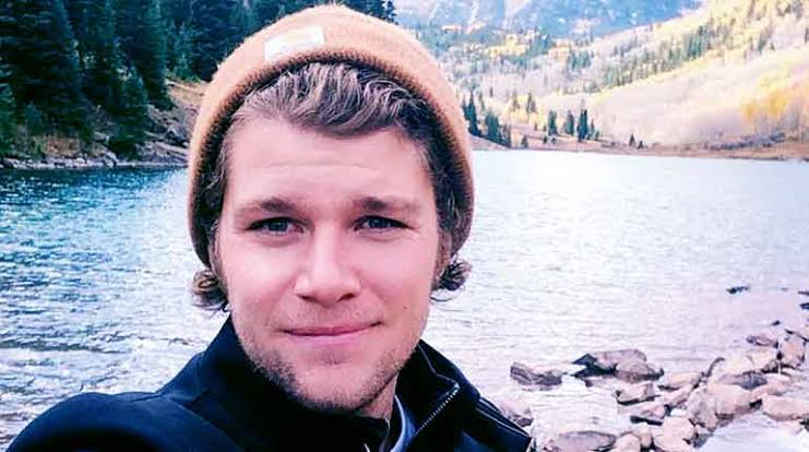 The 31-year old son of father (?) and mother(?) Jeremy Roloff in 2022 photo. Jeremy Roloff earned a  million dollar salary - leaving the net worth at  million in 2022