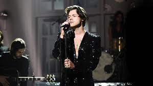 Harry styles is definitely in the eyes of fans, as his latest outing shows. Harry Styles Fine Line Debuts At No 1 Grammy Com