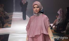 Tujuan ini bisa tercapai hanya dengan wanita berbusana longgar. 9 Brand Hijab Untuk Muslimah Yang Bagus Dikenakan Sehari Hari Highlight Id